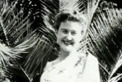 Smiling Jean Ellroy in frony of palm trees