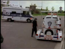 Police and Bomb squad arrive at the shopping center where the crime took place